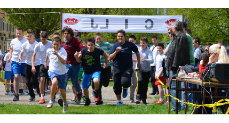 Трчали у част преминулог наставника